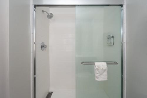 holiday inn express hotel and suites saginaw by ihg