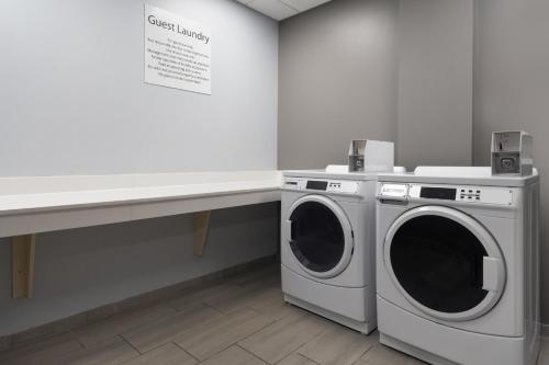 holiday inn express hotel and suites saginaw by ihg