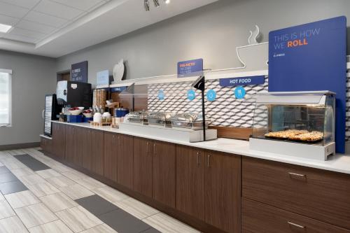 holiday inn express hotel and suites saginaw by ihg