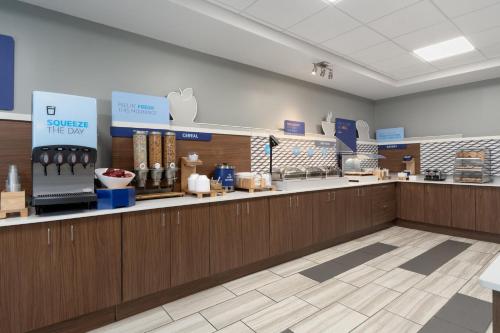 holiday inn express hotel and suites saginaw by ihg