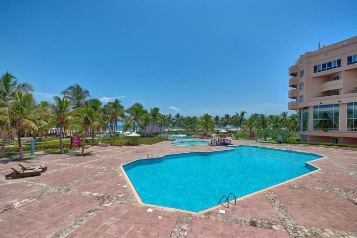 crowne plaza resort salalah by ihg