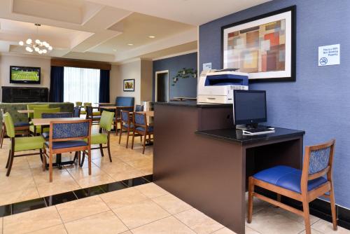 holiday inn express hotel and suites san antonio by ihg