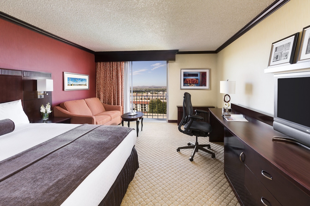 crowne plaza albuquerque by ihg