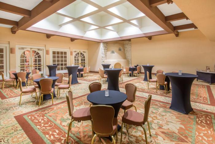 crowne plaza albuquerque by ihg