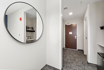 holiday inn express kansas city north parkville an ihg hotel