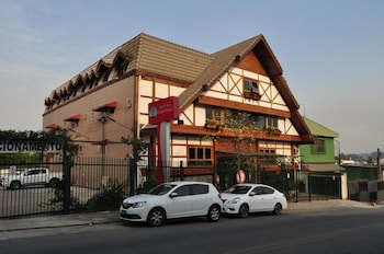 hotel chalet monet granja vianna