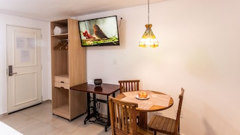 hotel chalet monet granja vianna