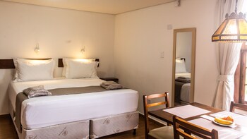 hotel chalet monet granja vianna