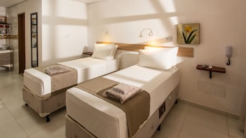 hotel chalet monet granja vianna