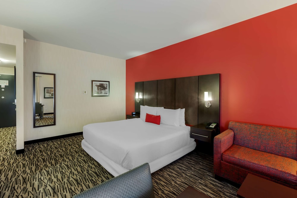 c hotel by carmens bw premier collection