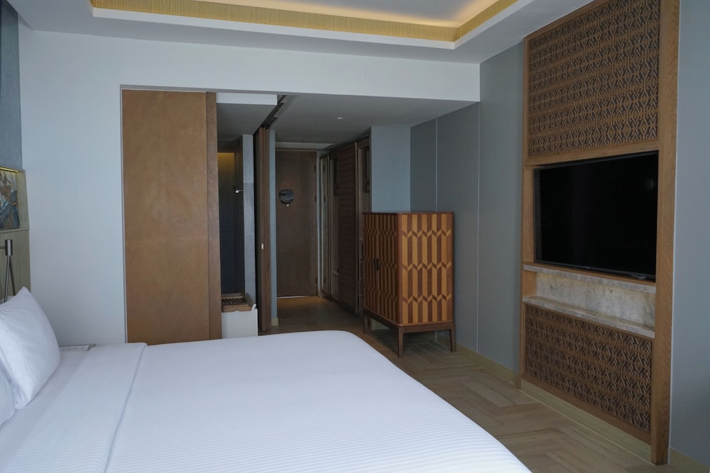 pullman lombok mandalika beach resort