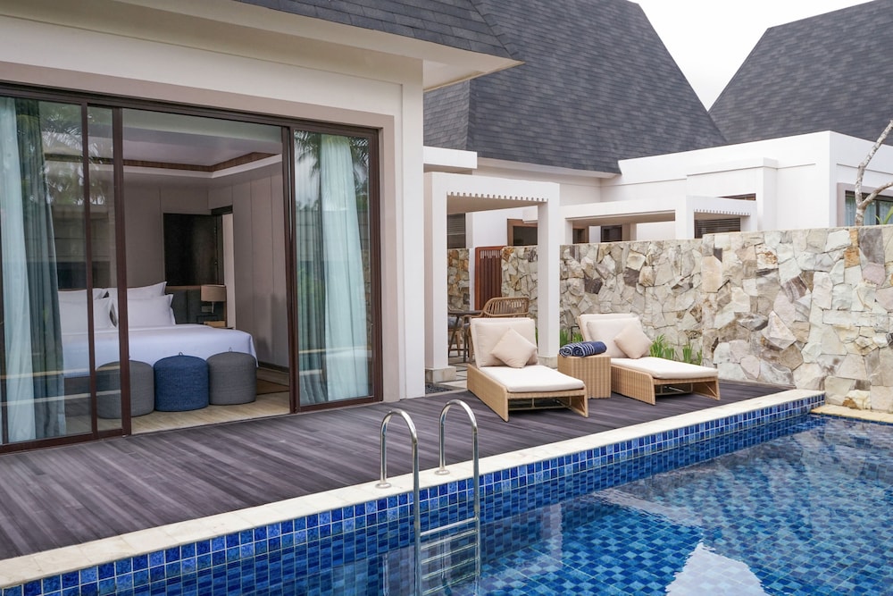 pullman lombok mandalika beach resort