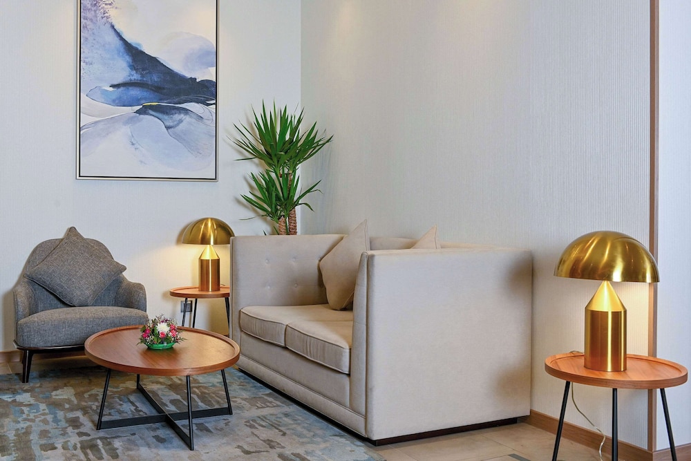 comfort hotel jeddah king road