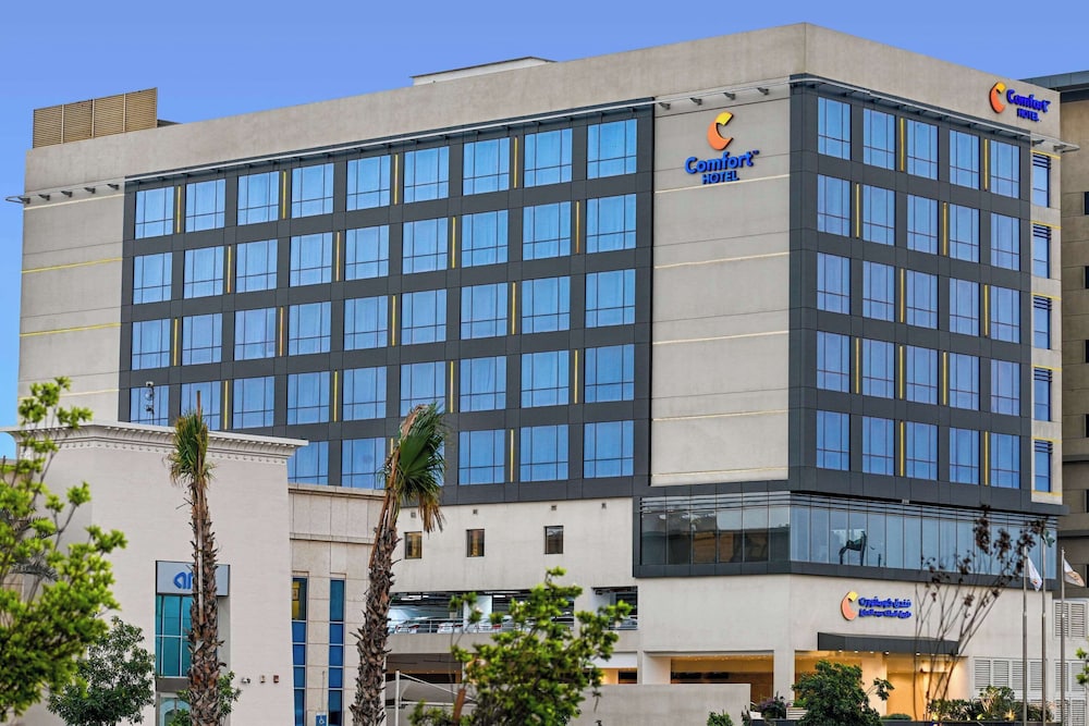 comfort hotel jeddah king road