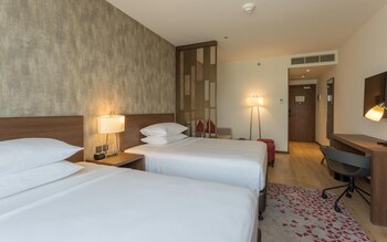 comfort hotel jeddah king road