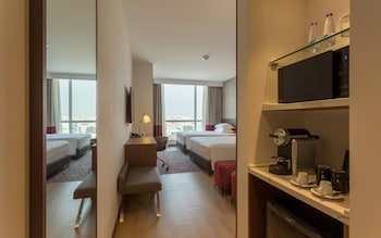 comfort hotel jeddah king road