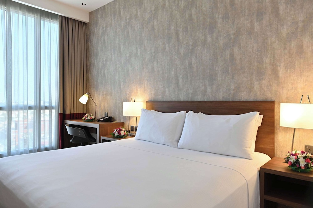 comfort hotel jeddah king road