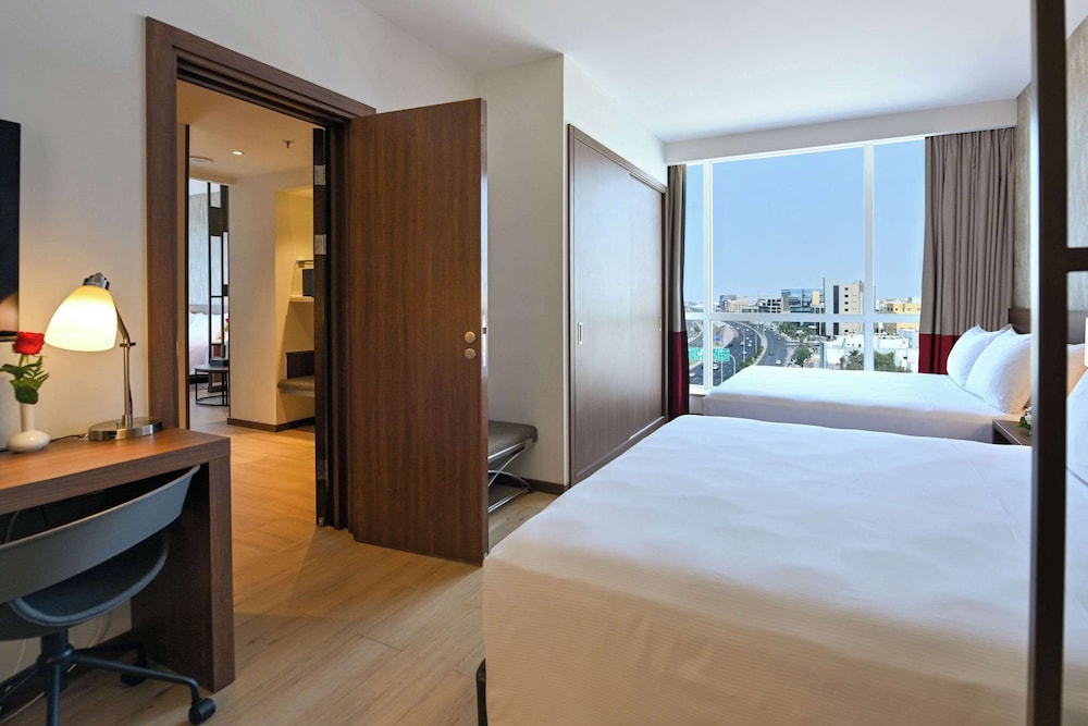 comfort hotel jeddah king road