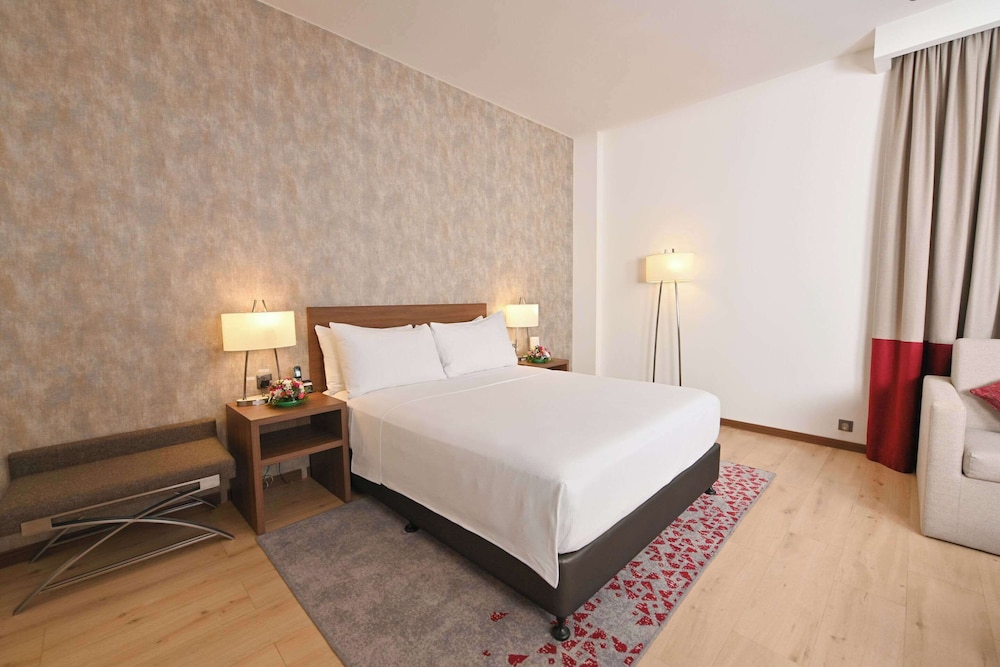 comfort hotel jeddah king road