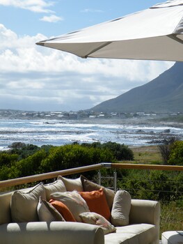138 Marine Beachfront Guesthouse,Cape Town>>Betty's Bay,4 star