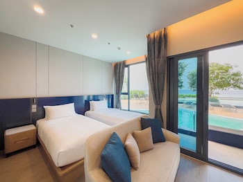 s sriracha hotel and residence