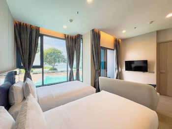 s sriracha hotel and residence