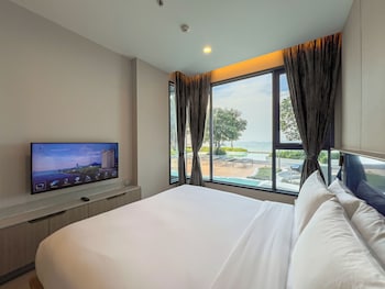 s sriracha hotel and residence