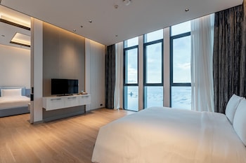 s sriracha hotel and residence