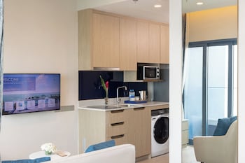 s sriracha hotel and residence