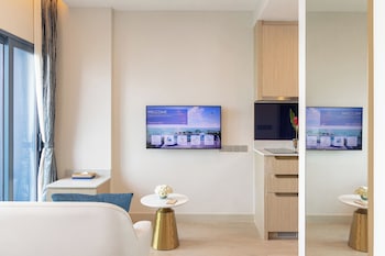 s sriracha hotel and residence