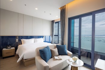 s sriracha hotel and residence