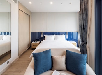 s sriracha hotel and residence