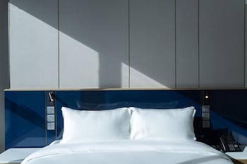 s sriracha hotel and residence