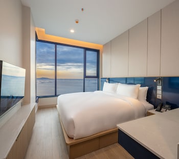 s sriracha hotel and residence