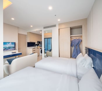 s sriracha hotel and residence