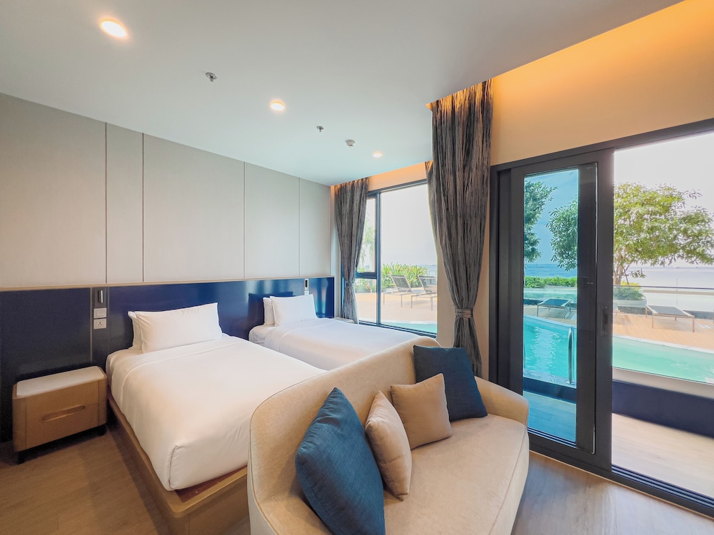 s sriracha hotel and residence