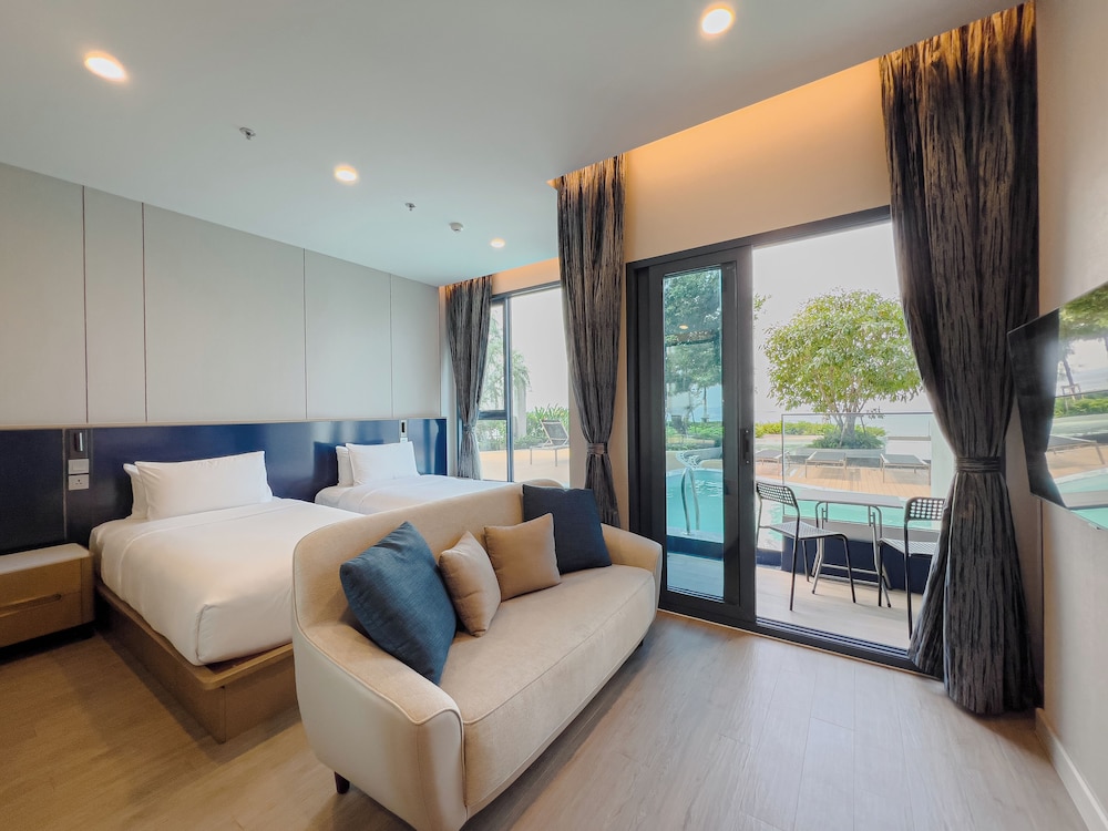 s sriracha hotel and residence