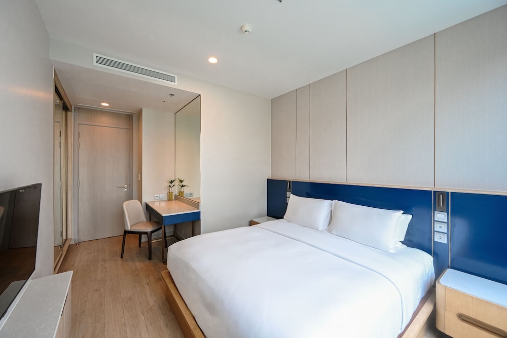 s sriracha hotel and residence