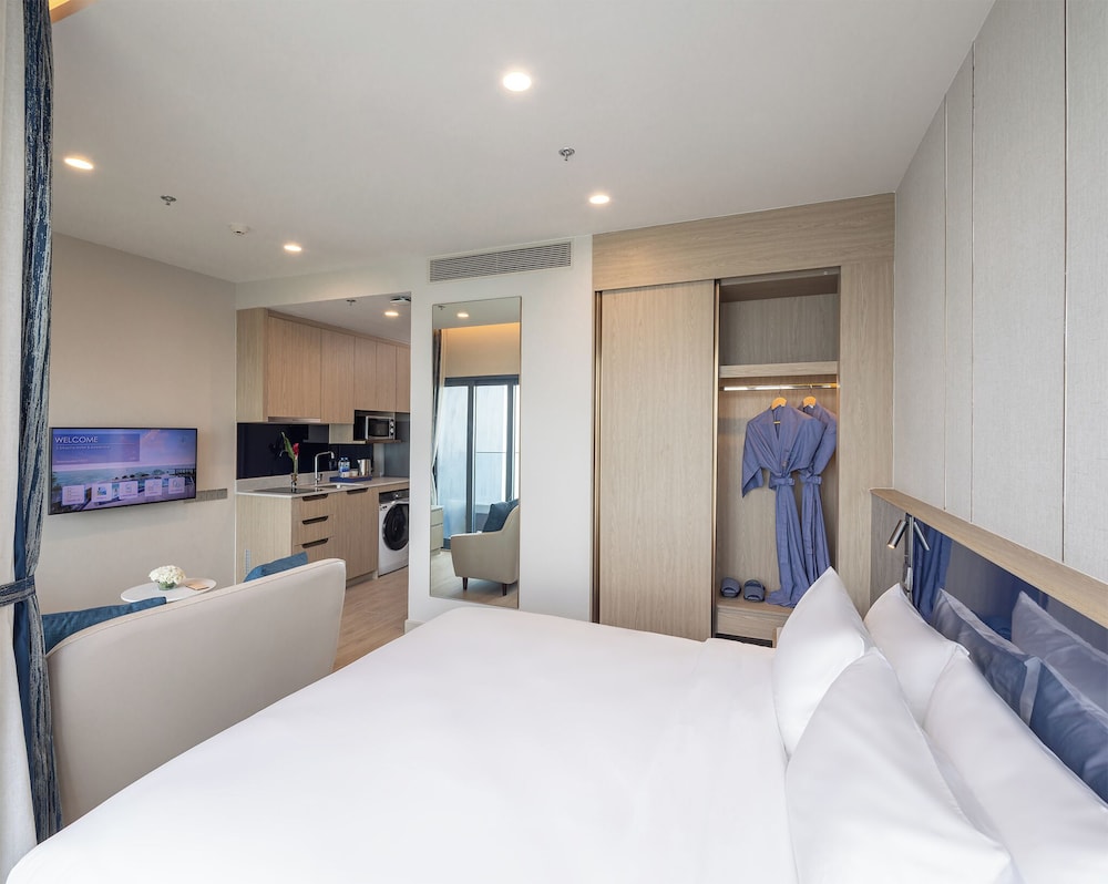 s sriracha hotel and residence