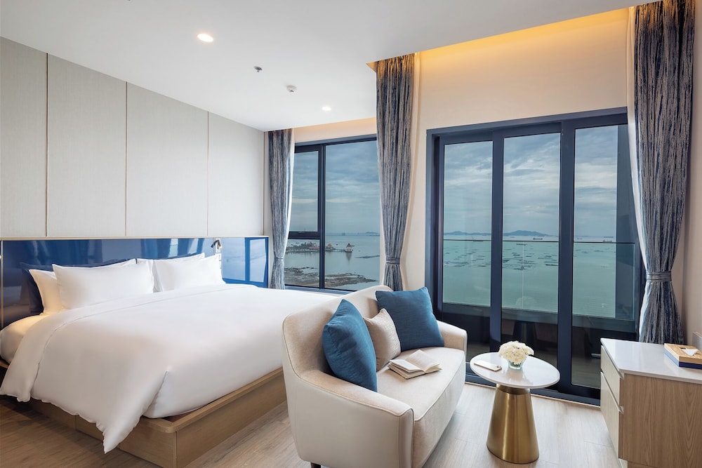 s sriracha hotel and residence