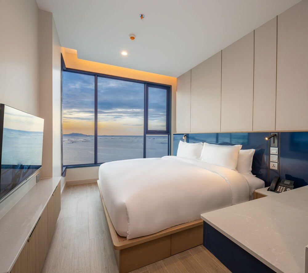 s sriracha hotel and residence