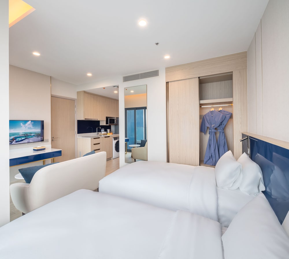 s sriracha hotel and residence