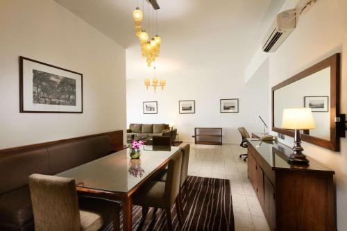 hilton colombo residence
