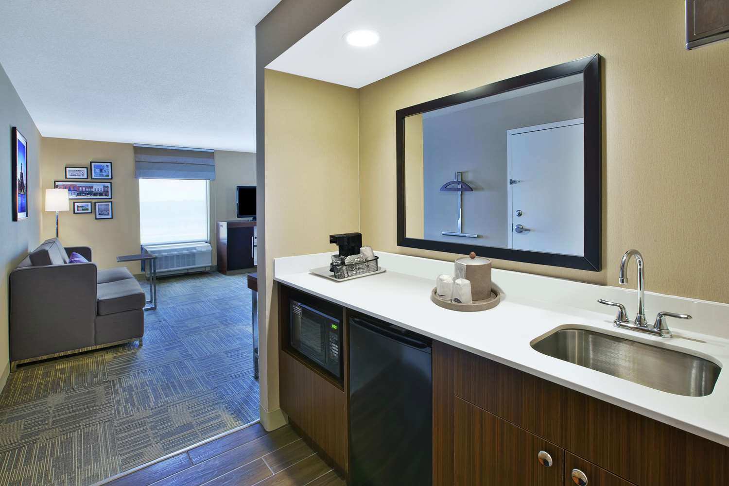 hampton inn commerce novi