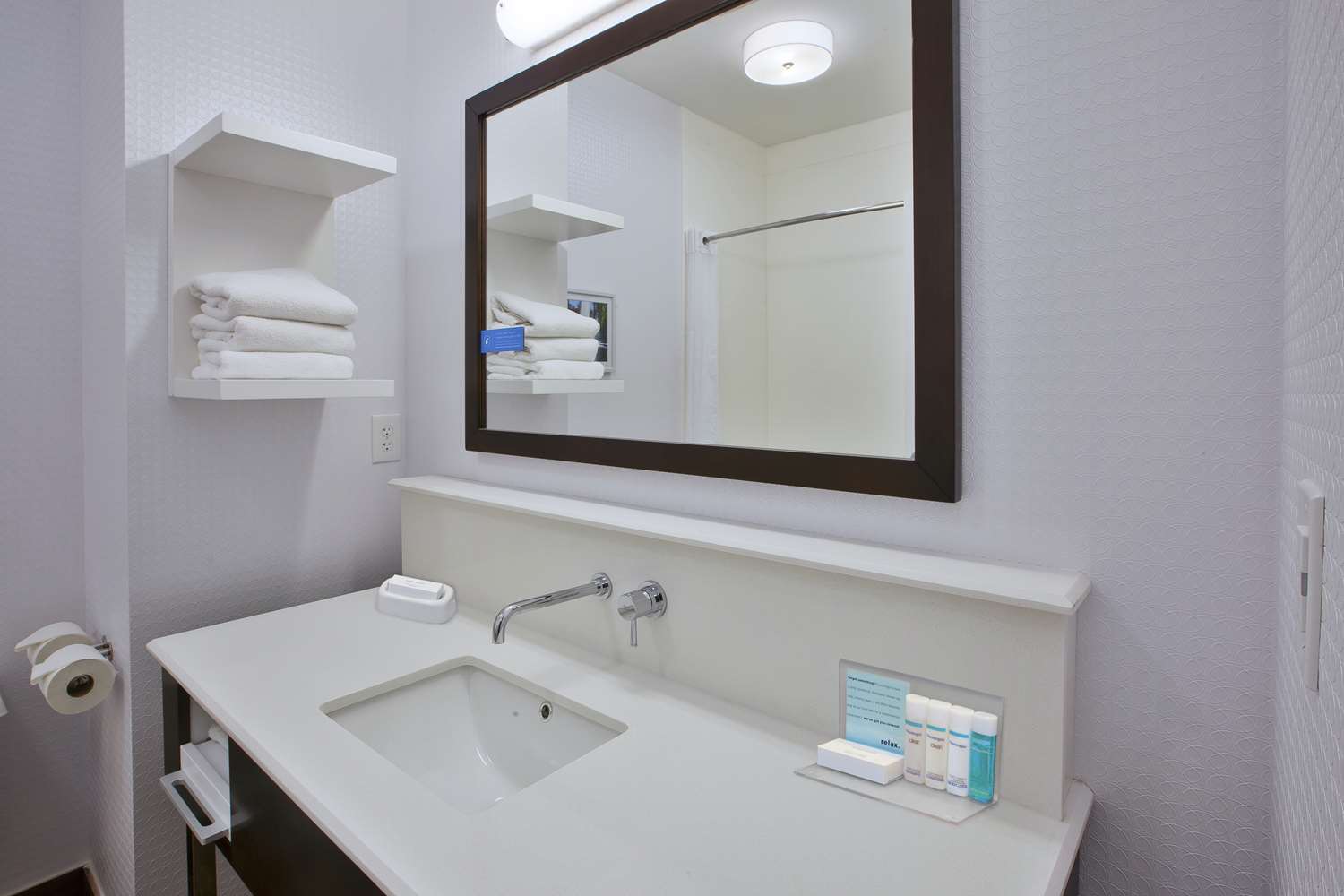 hampton inn commerce novi