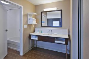 hampton inn commerce novi