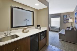 hampton inn commerce novi