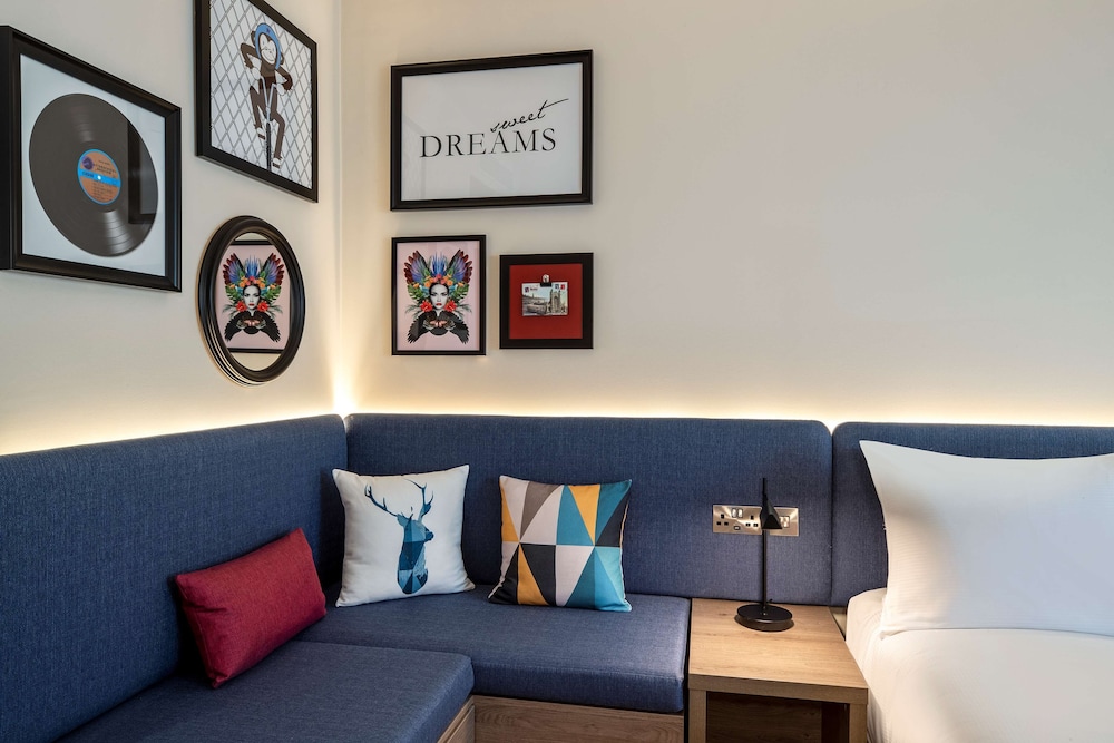 hampton by hilton bath city