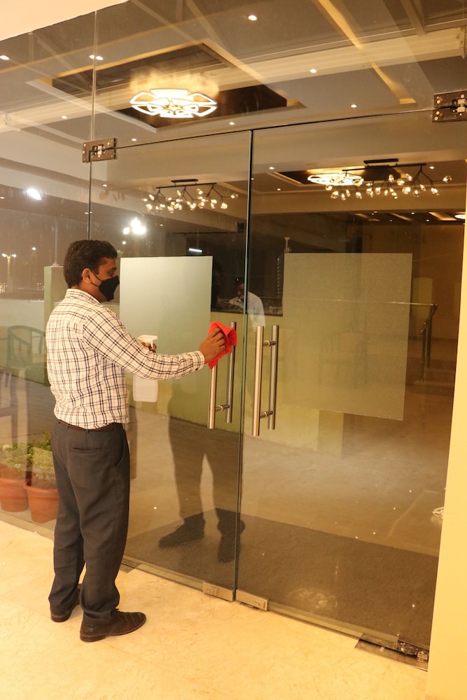 gadiraju palace convention centre and hotel