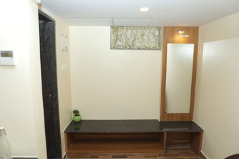 gadiraju palace convention centre and hotel